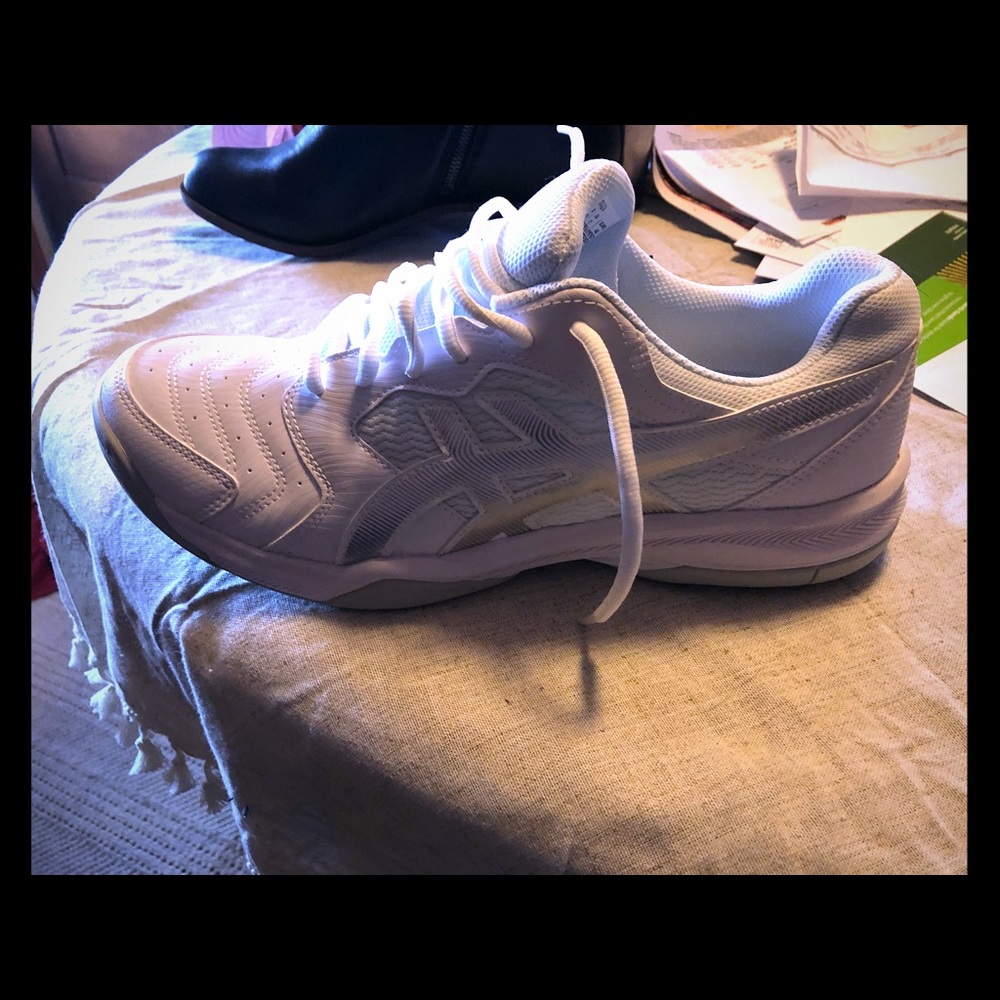 Men’s ASICS tennis shoes